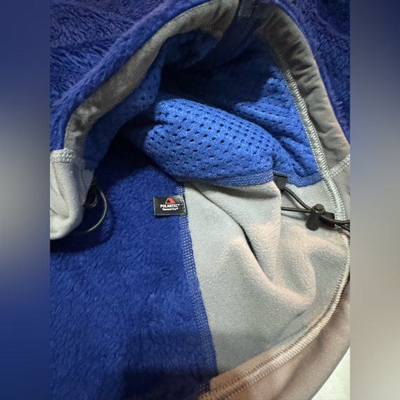 Blue and Grey Vintage Women’s Patagonia R Fleece Jacket - Picture 6 of 11